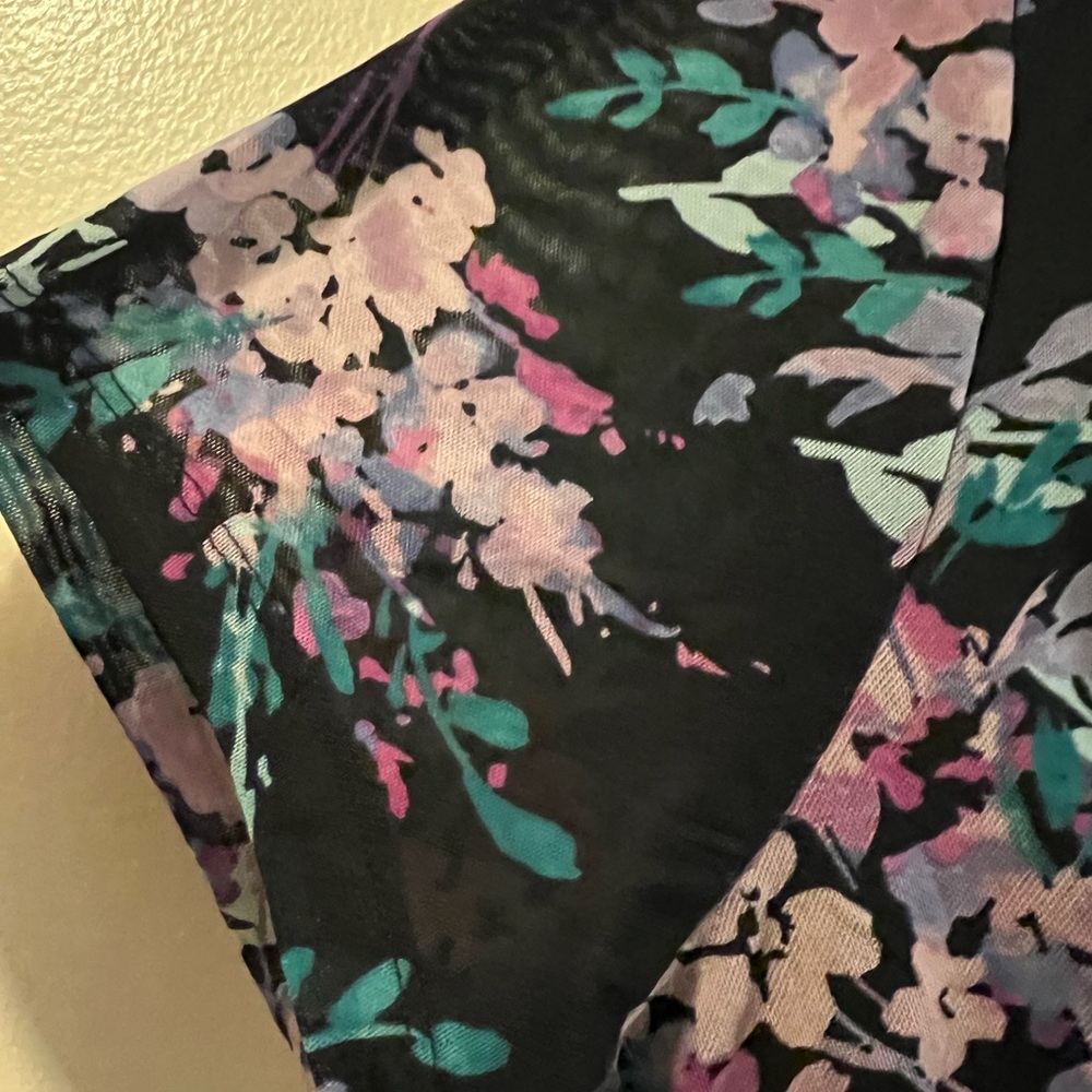 TORRID FLORAL BLOUSE (1) - Picture 6 of 8
